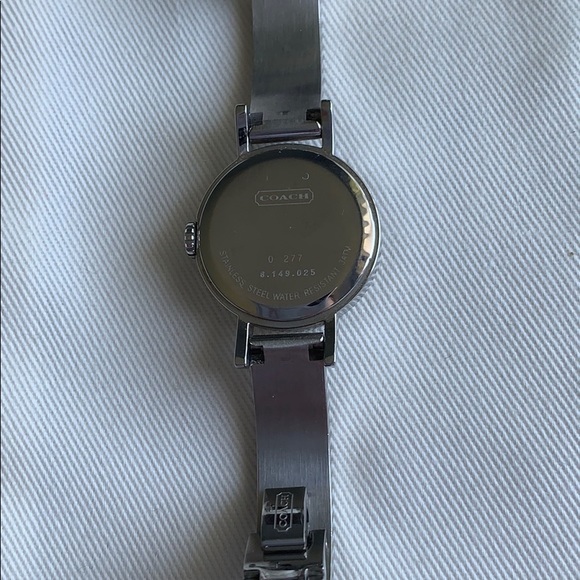 Authentic Coach signature pink watch - Picture 4 of 6